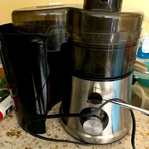 Large capacity juicer